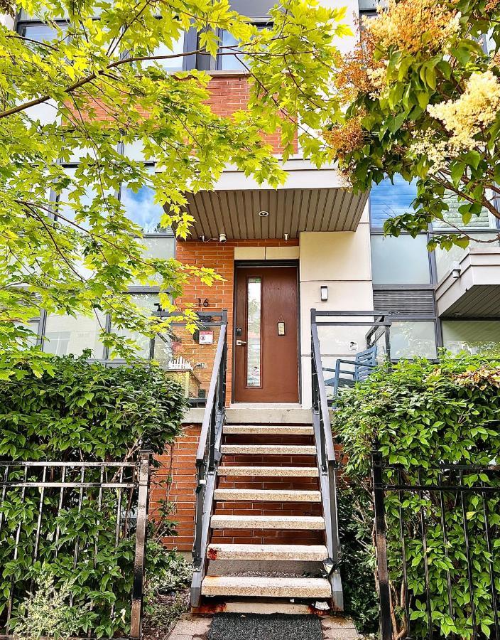 Home In Downtown Торонто Экстерьер фото