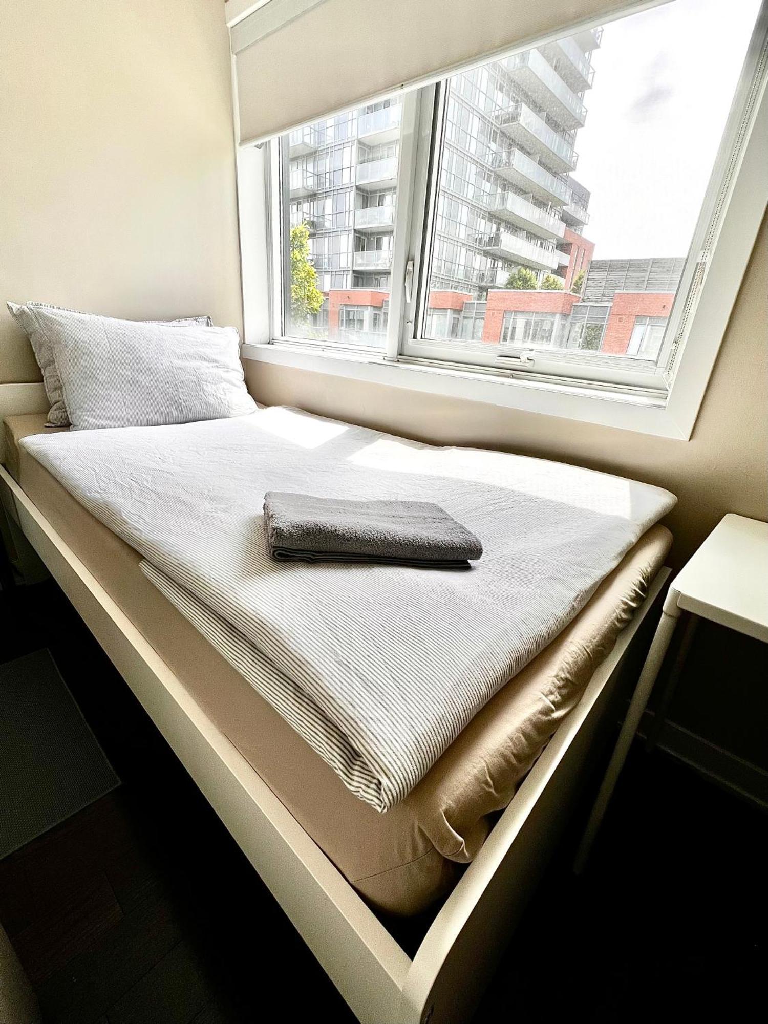 Home In Downtown Торонто Экстерьер фото